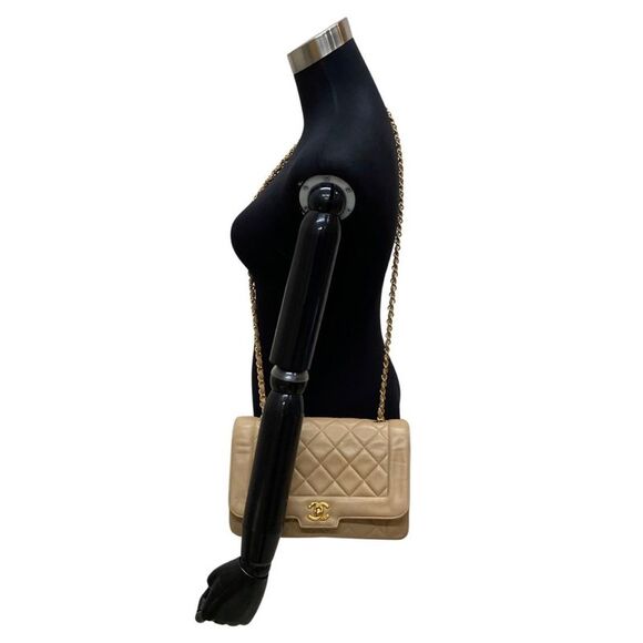 Chanel Diana Beige Leather Shoulder Bag (Pre-Owned) - Picture 7 of 9